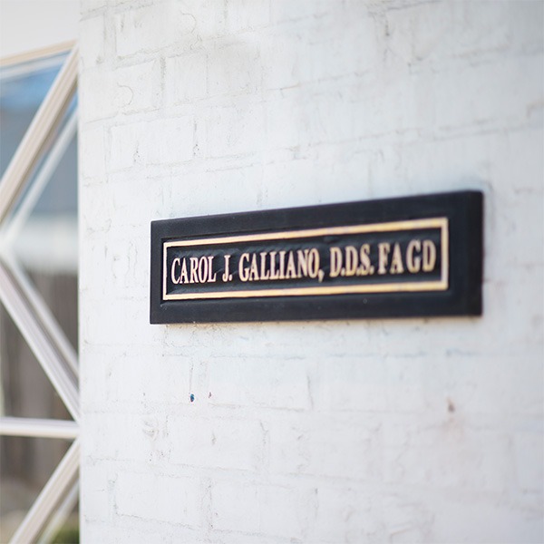 Galliano Dentistry Entrance Sign